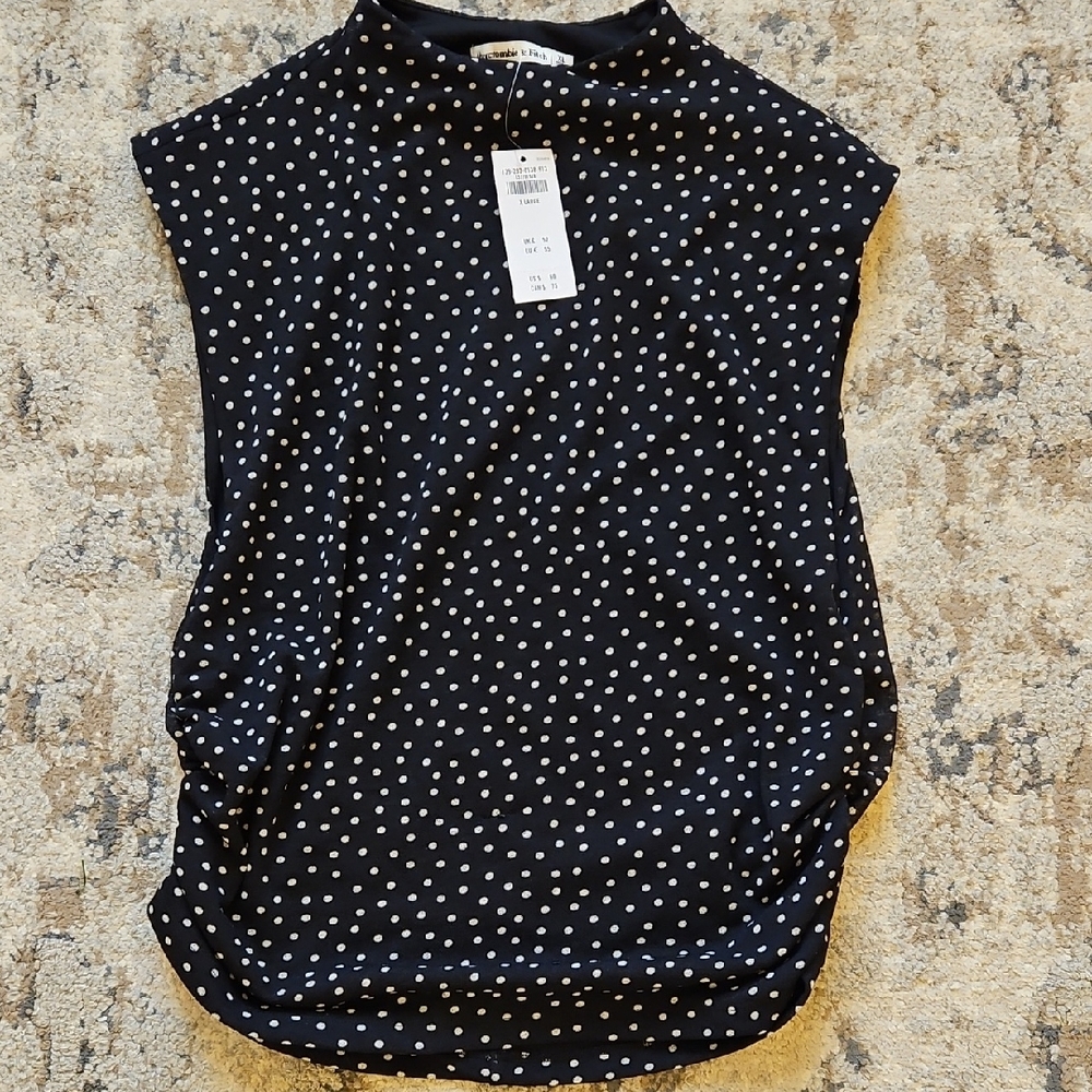 Abercrombie & Fitch Black and White Sleeveless Blouse with Mandarin Collar